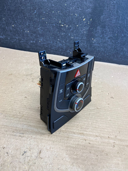 2011 - 2013 Hyundai Elantra Center Heater A/C AC Climate Control Panel AH3826 DG2