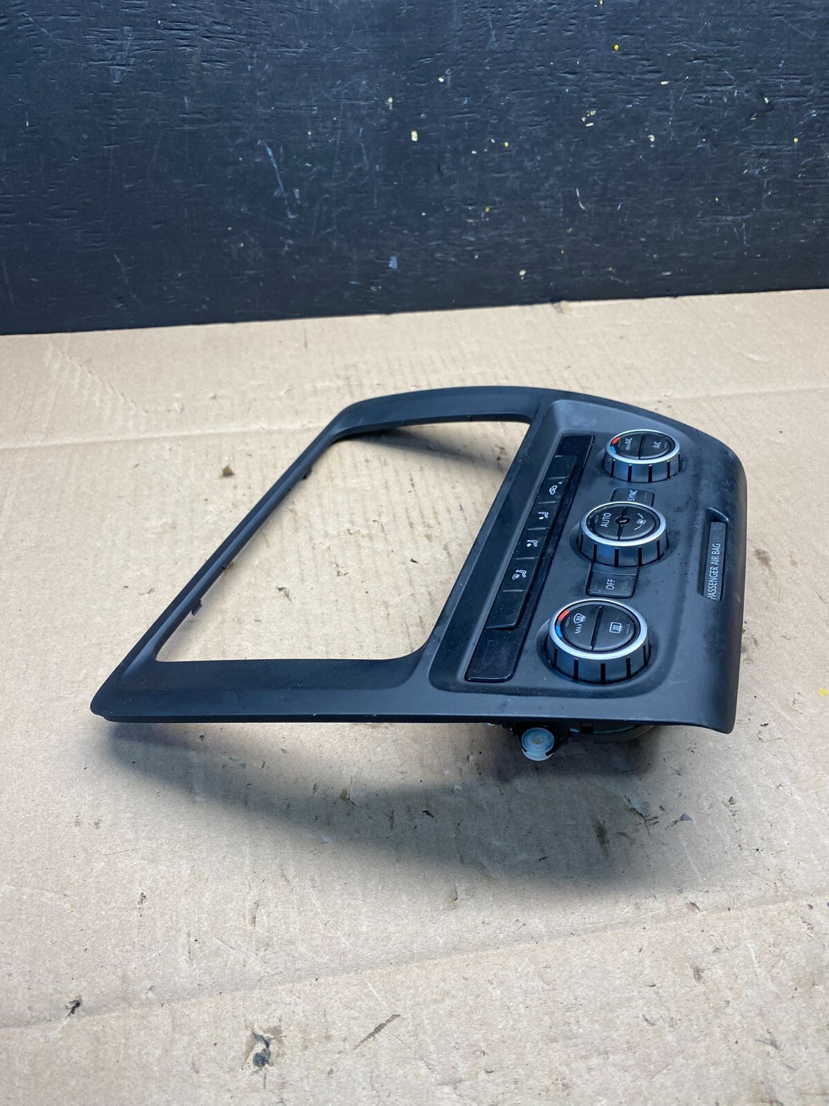 2012-2014 Volkswagen  Jetta Center Climate Control Panel AC Heat Bezel M6448 DG2