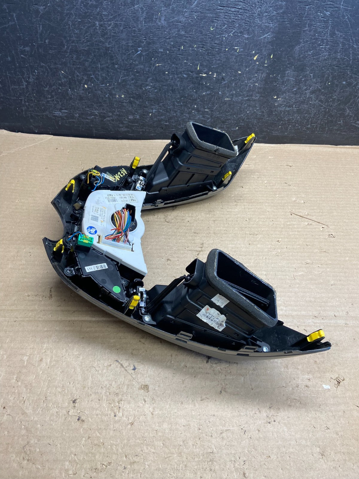 2012 - 2015 Kia Rio Veloster Climate Control Panel Trim Air Vents AH3662 DG5