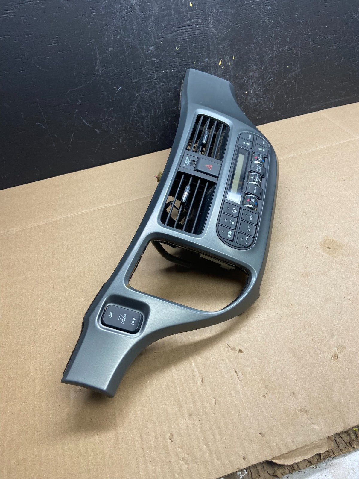 2005 to 2010 Honda Odyssey  Radio Climate Control Dash Trim Bezel Oem AC6122 DG1