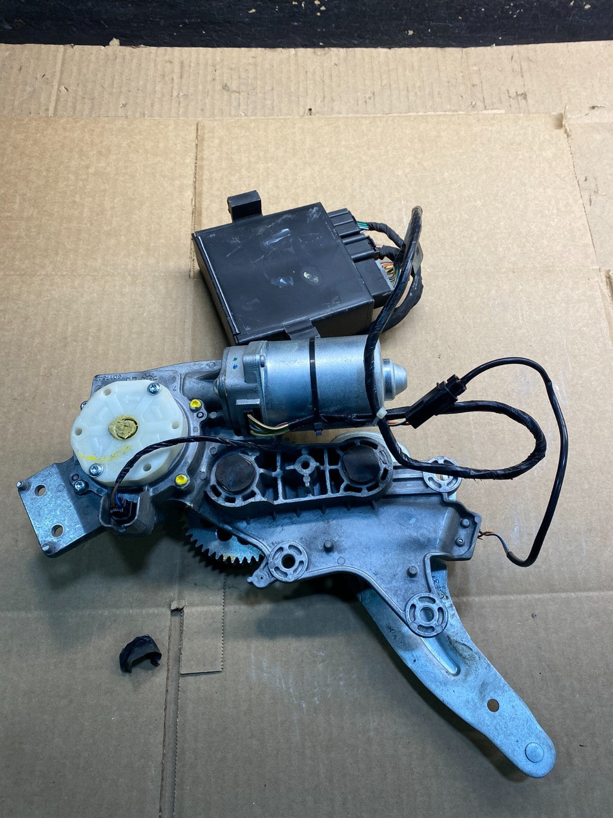GMC Acadia Yukon Tahoe Rear Trunk Liftgate Power Motor Actuator y3496 DG0