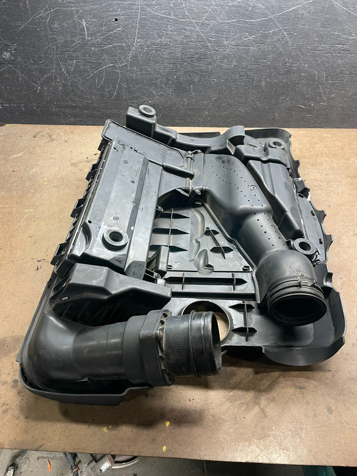 2005 to 2008 Volkswagen Jetta Beetle 2.5L Passat Engine Cover 07k129601j L4156 D7