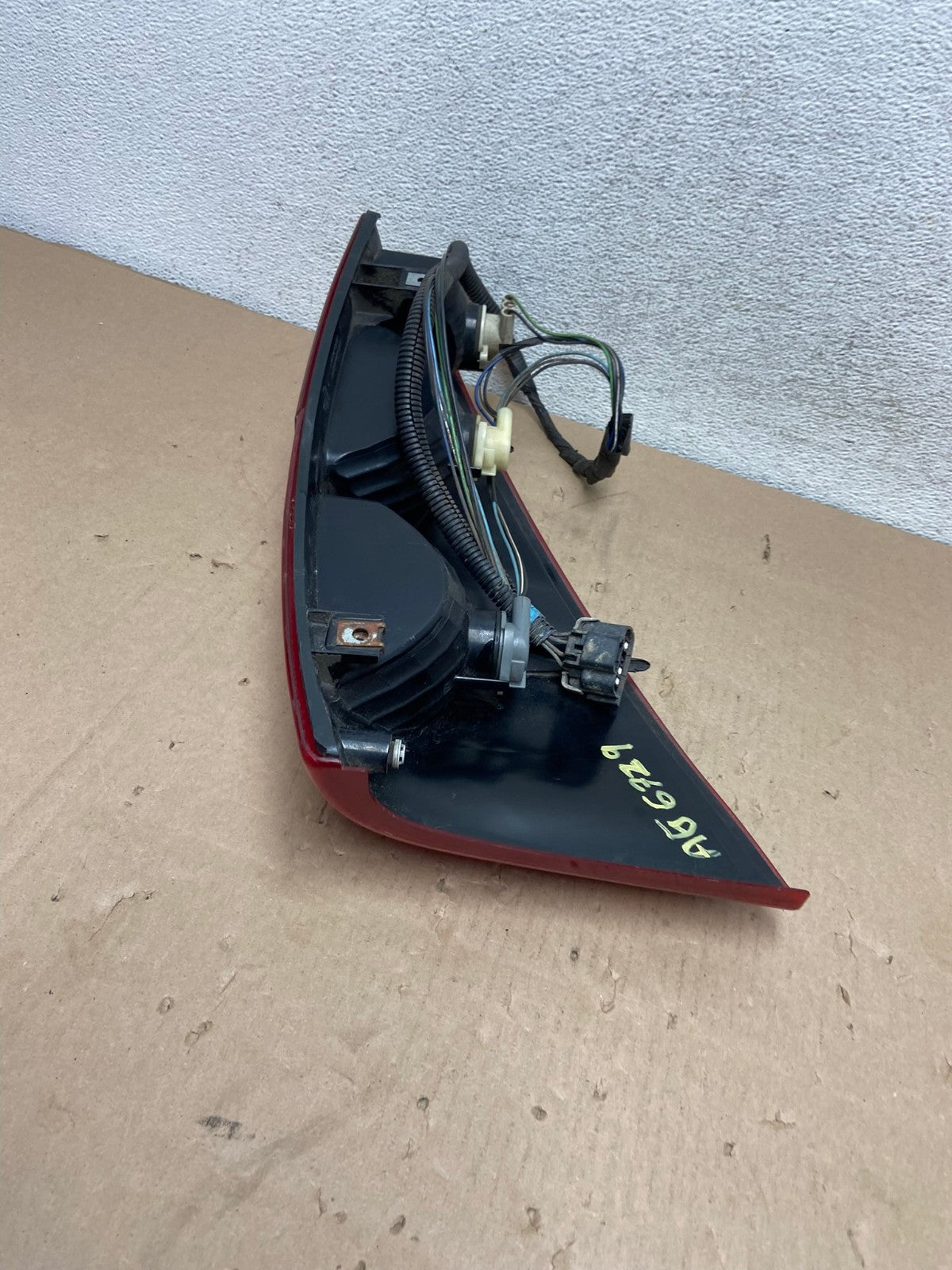 2002 - 2006 Chevrolet Avalanche Right Passenger Rh Side Tail Light AG6729 LK6
