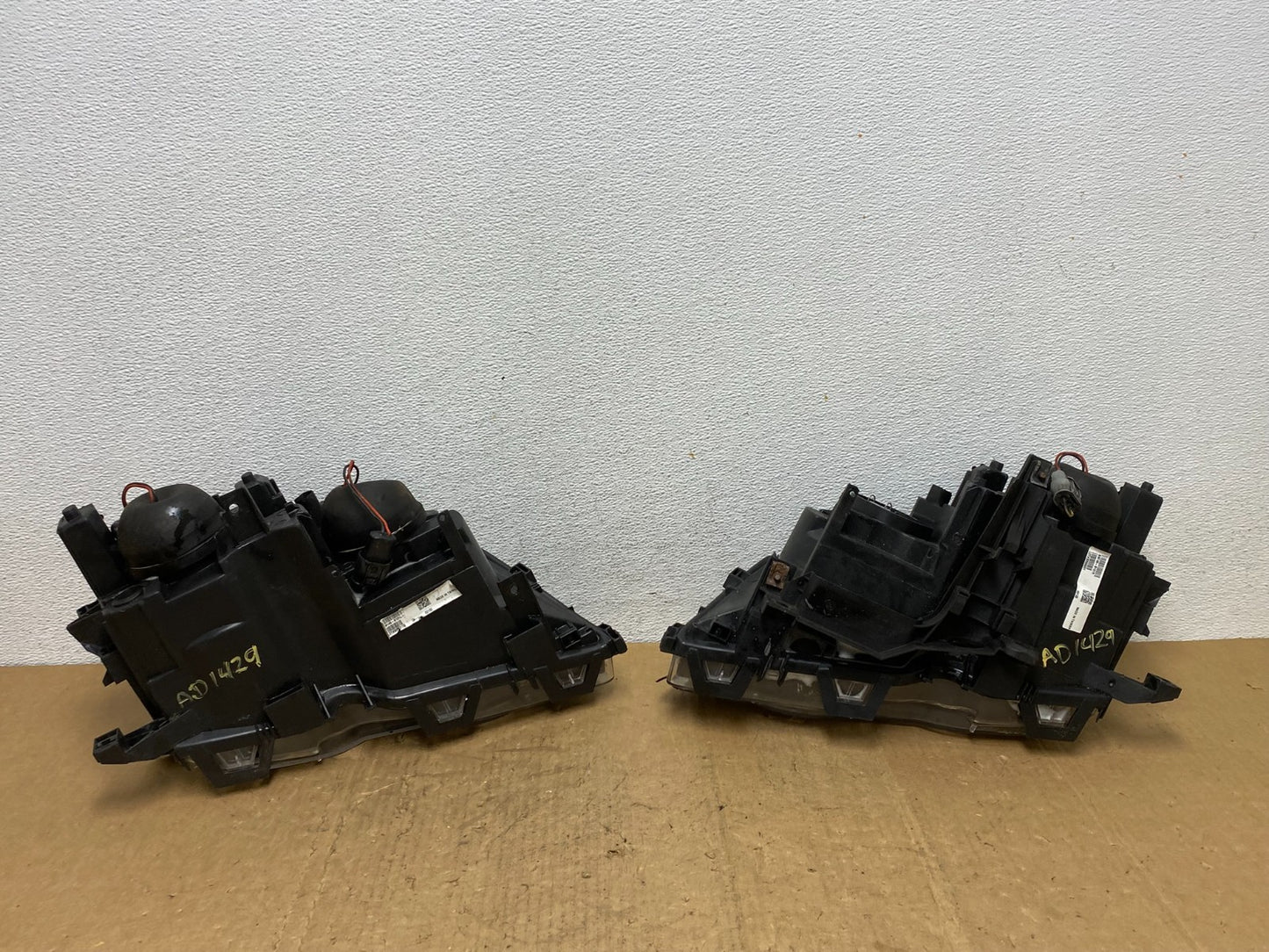 2000 to 2003 BMW 325Ci 330Ci E46 Coupe Left+Right Halogen Headlights AD1429 DW7