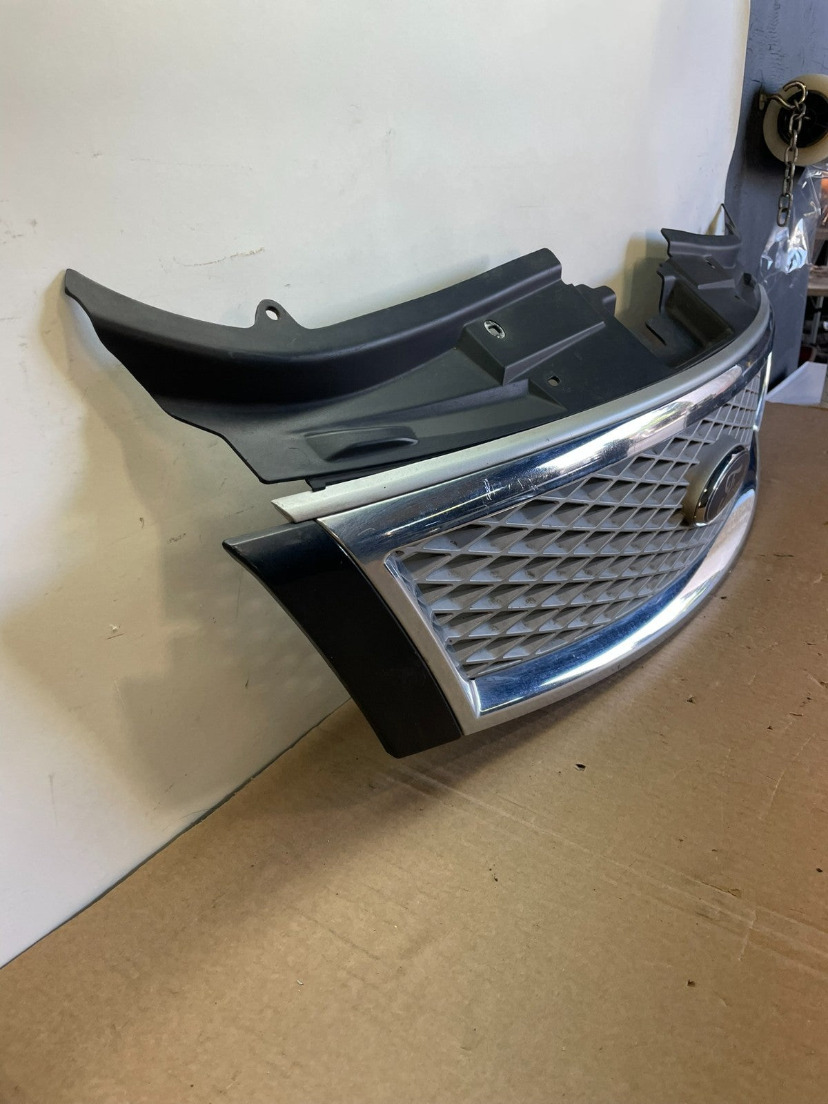 2005 2006 2007 Ford Five Hundred Front Upper Grill Grille Logo Emblem ah0354 DG2