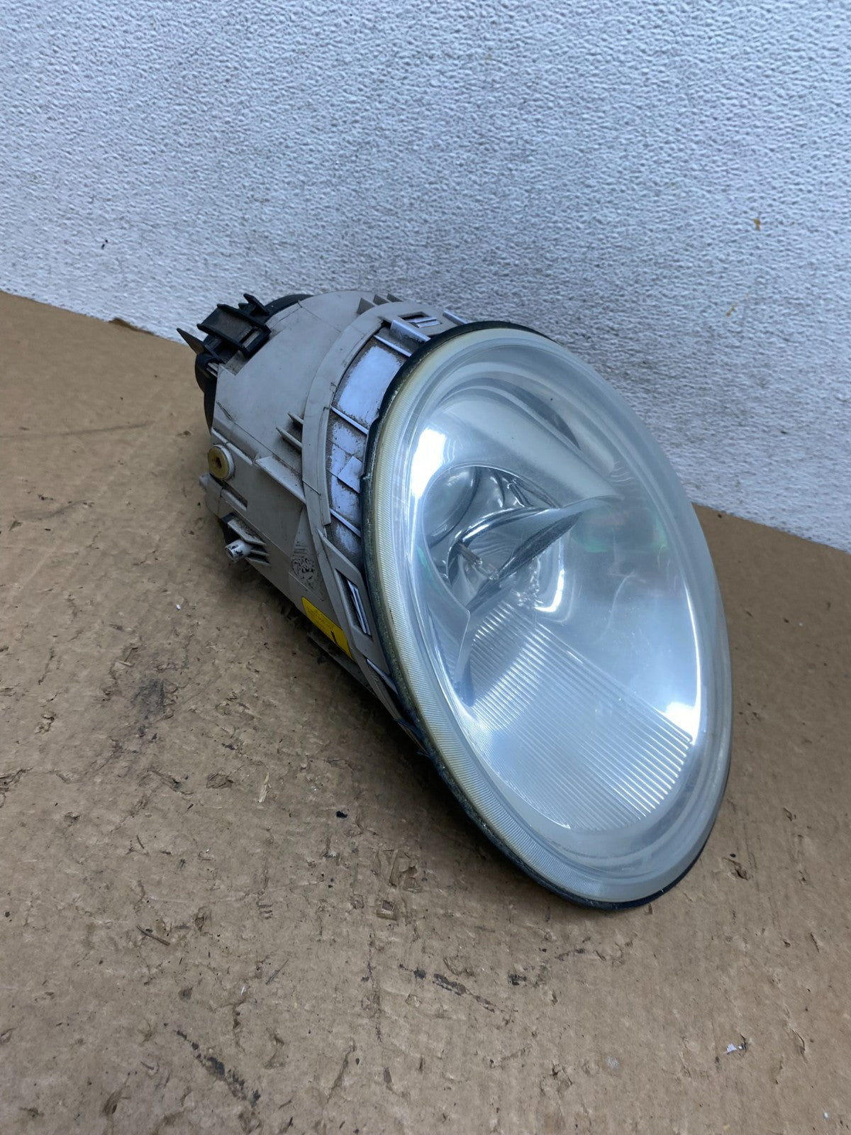 1998 to 2005 Volkswagen Beetle Left Driver LH Side Headlight AG1325 DW2