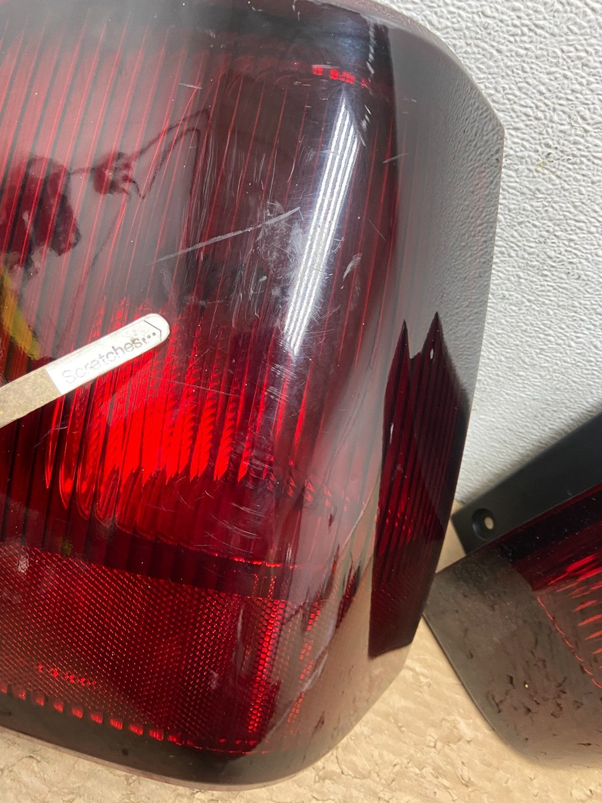 2003 to 2006 Lincoln Navigator Left+Right Side Tail Lights AD4391 DW3