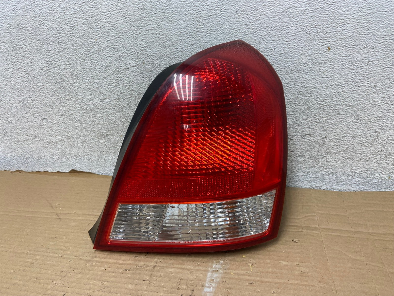 2001 2002 2003 Hyundai Elantra Right Passenger Rh Tail Light AG9087 LK0