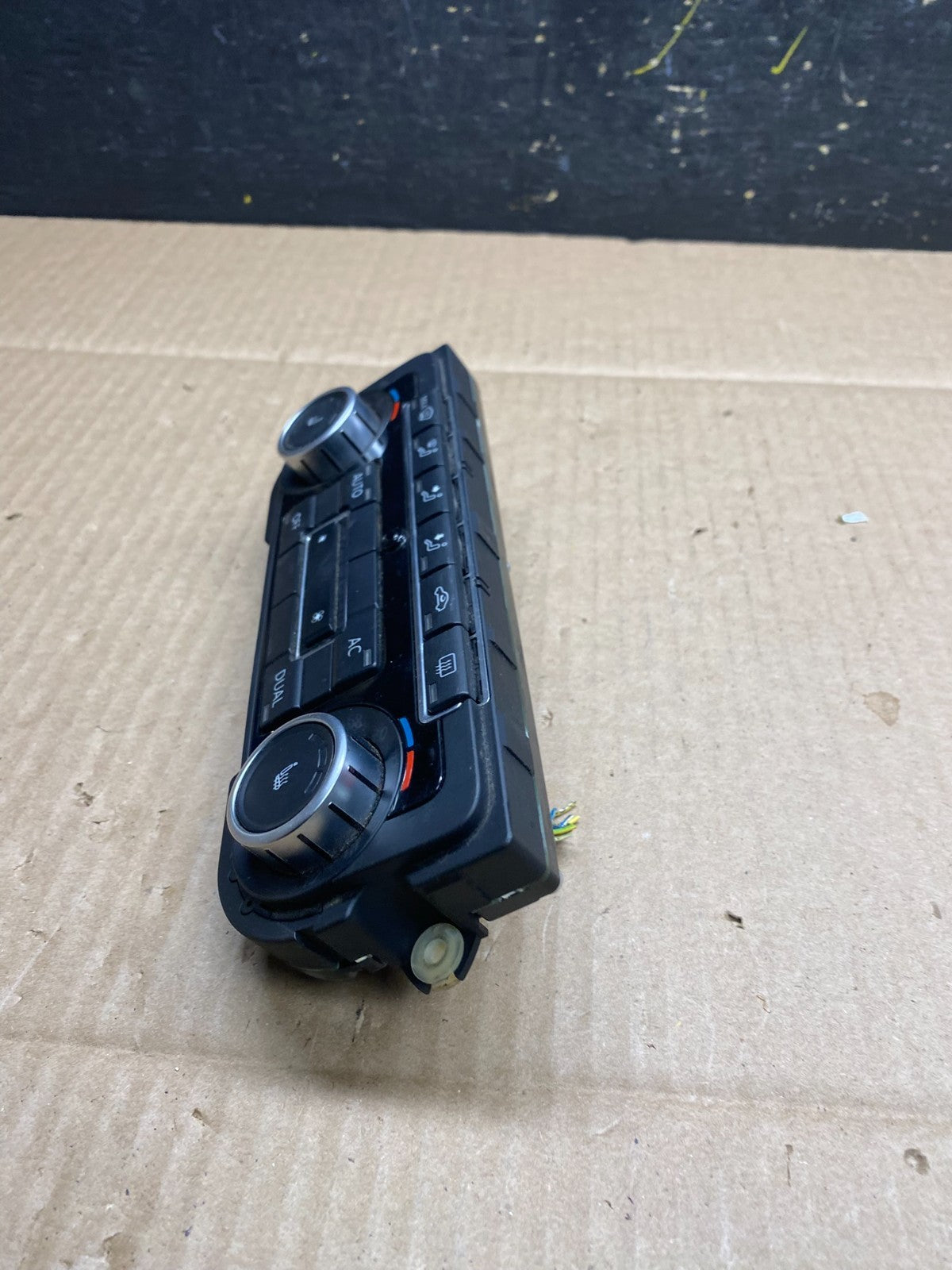 2009 - 2011 Volkswagen CC Center Climate Control Panel AC Heater U5925 DG2