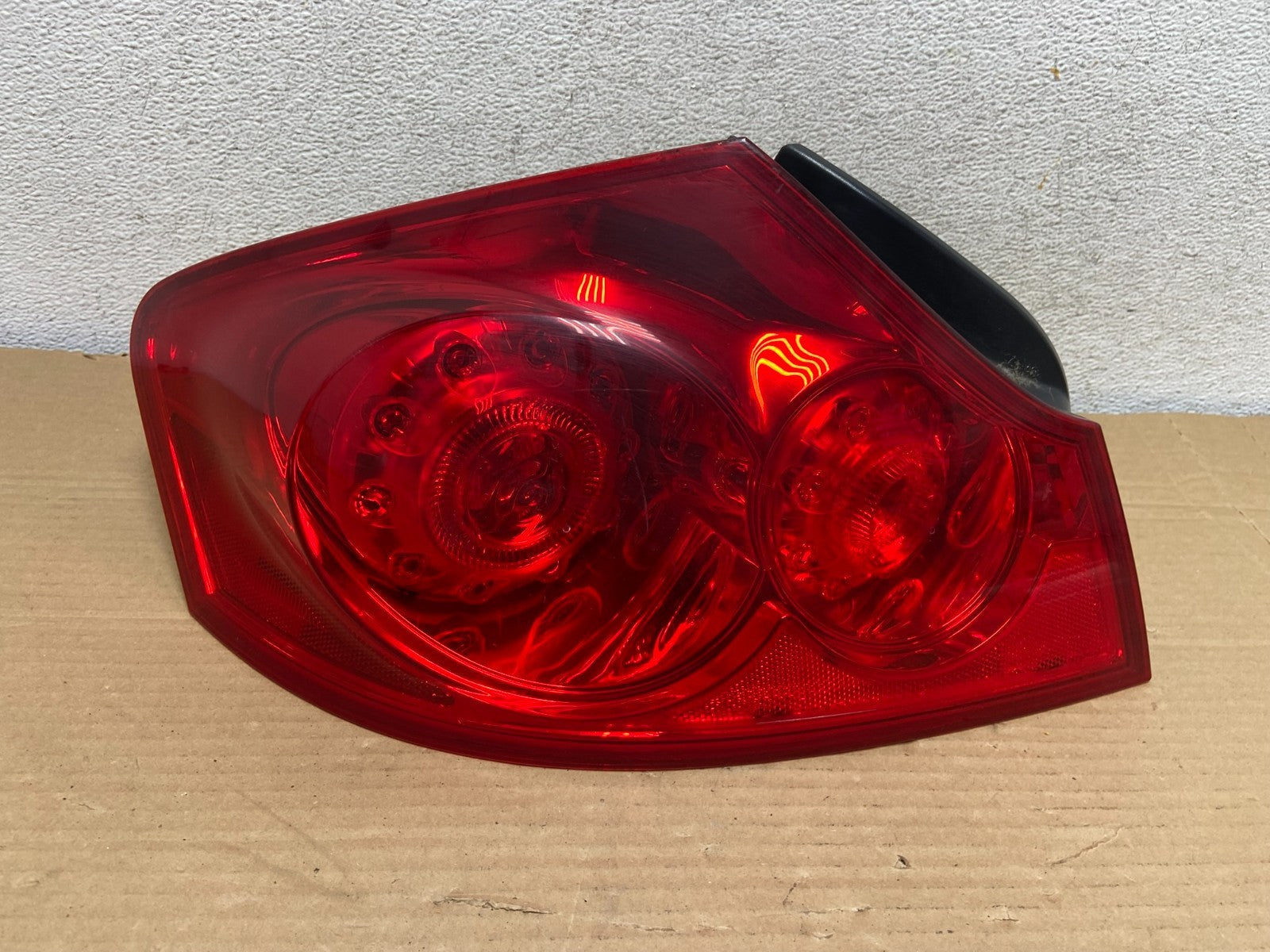 2007 to 2013 Infiniti G35 G37 Sedan Left Driver LH Side Tail Light AG8900 DW0