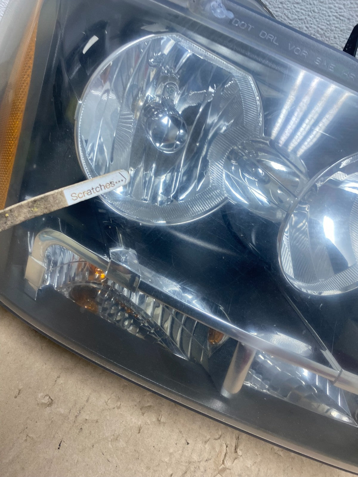 2007 to 2013 Chevrolet Suburban Tahoe Left+Right Set Headlights AG5801 DW3