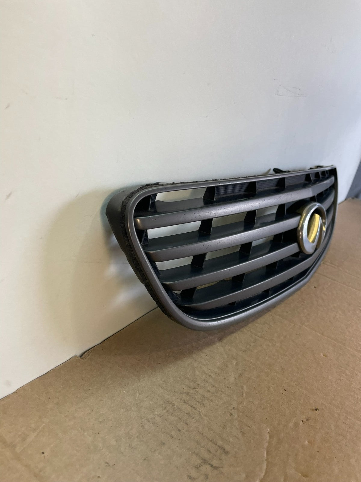 2002 2003 2004 Infiniti I35 Sedan Front Upper Grill Grille AG9791 DG2