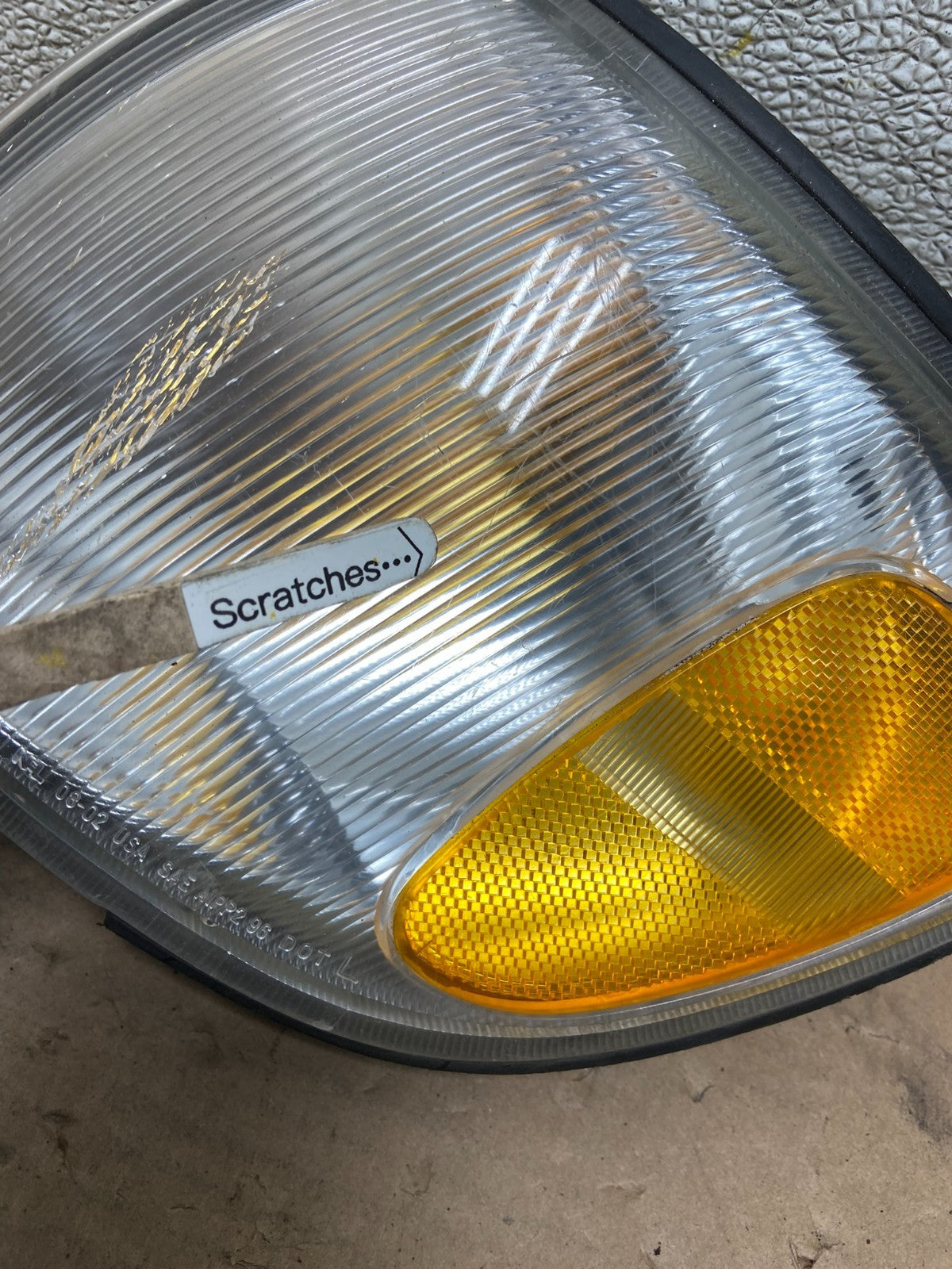1998 to 2000 Toyota Sienna Left Driver Side Turn Signal Marker Lamp AB0100 DW3