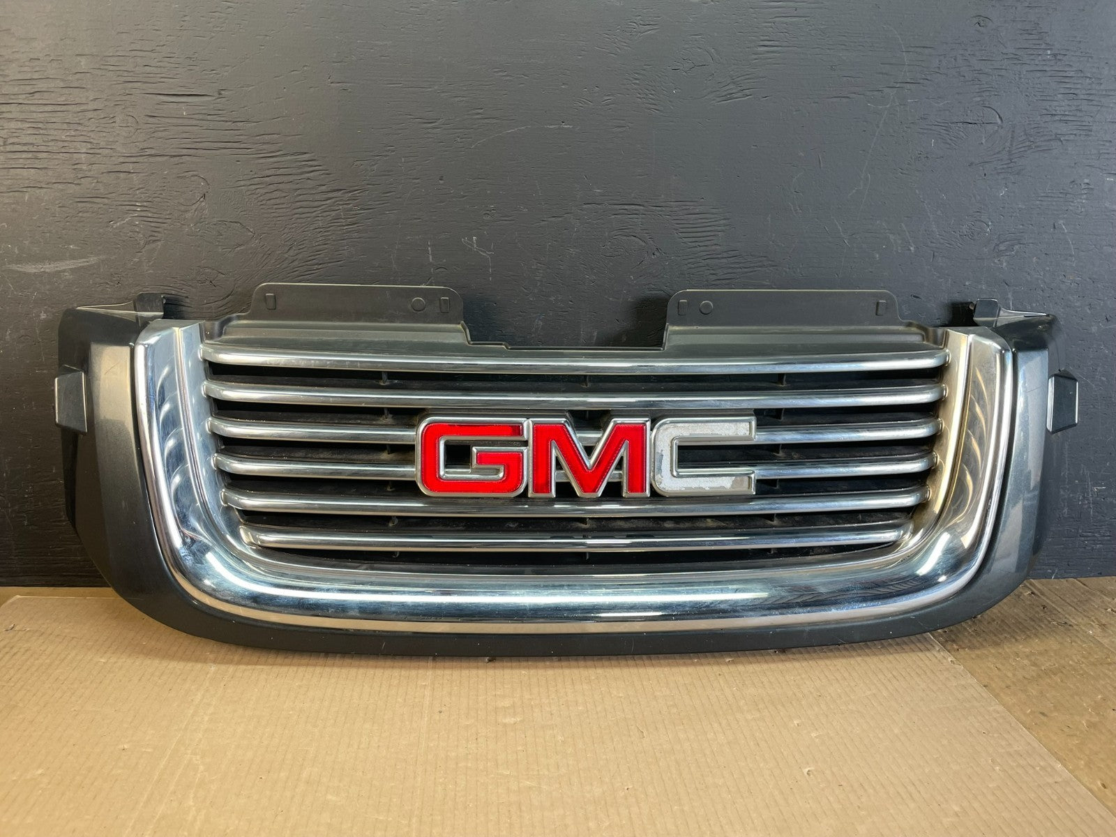 2002 to 2009 Gmc Envoy Front Upper Grill Grille OEM AC2046 DG0