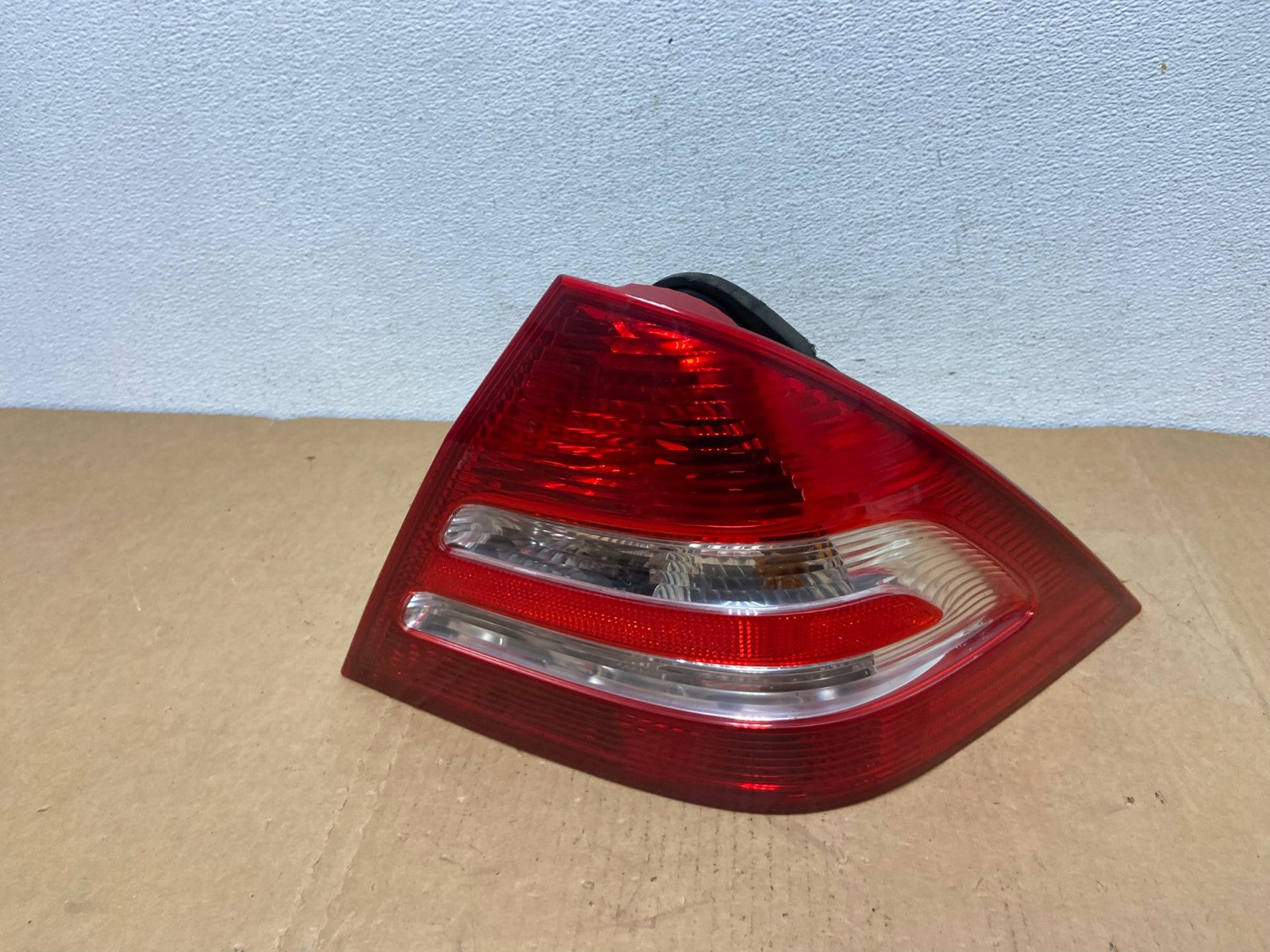 2005-2007 Mercedes-Benz C 230 W203 C-Class Right Passenger Tail Light AC8466 LK0