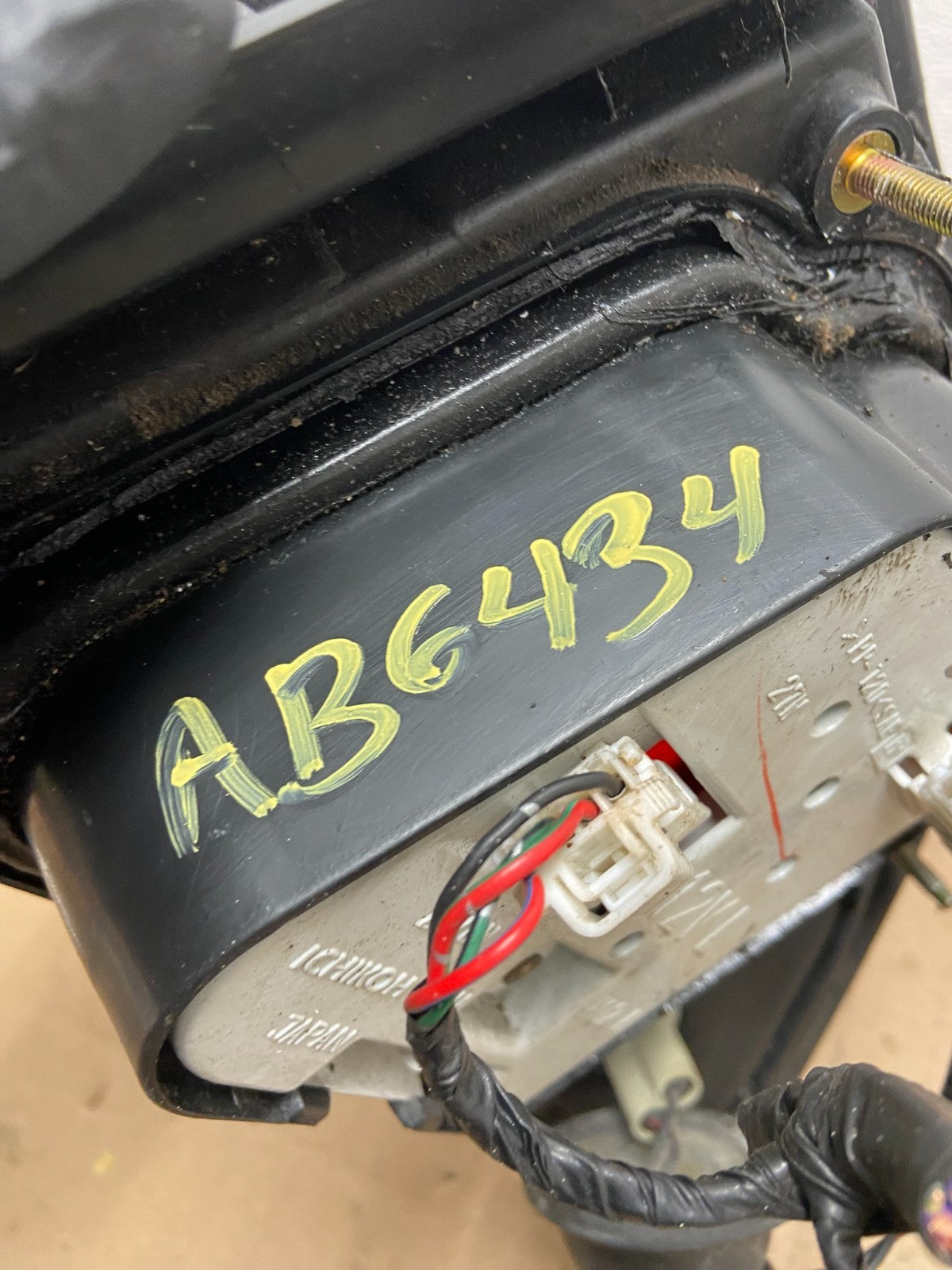 1995 1996 Nissan Maxima Left Driver LH Side Tail light Oem AB6434 DW5