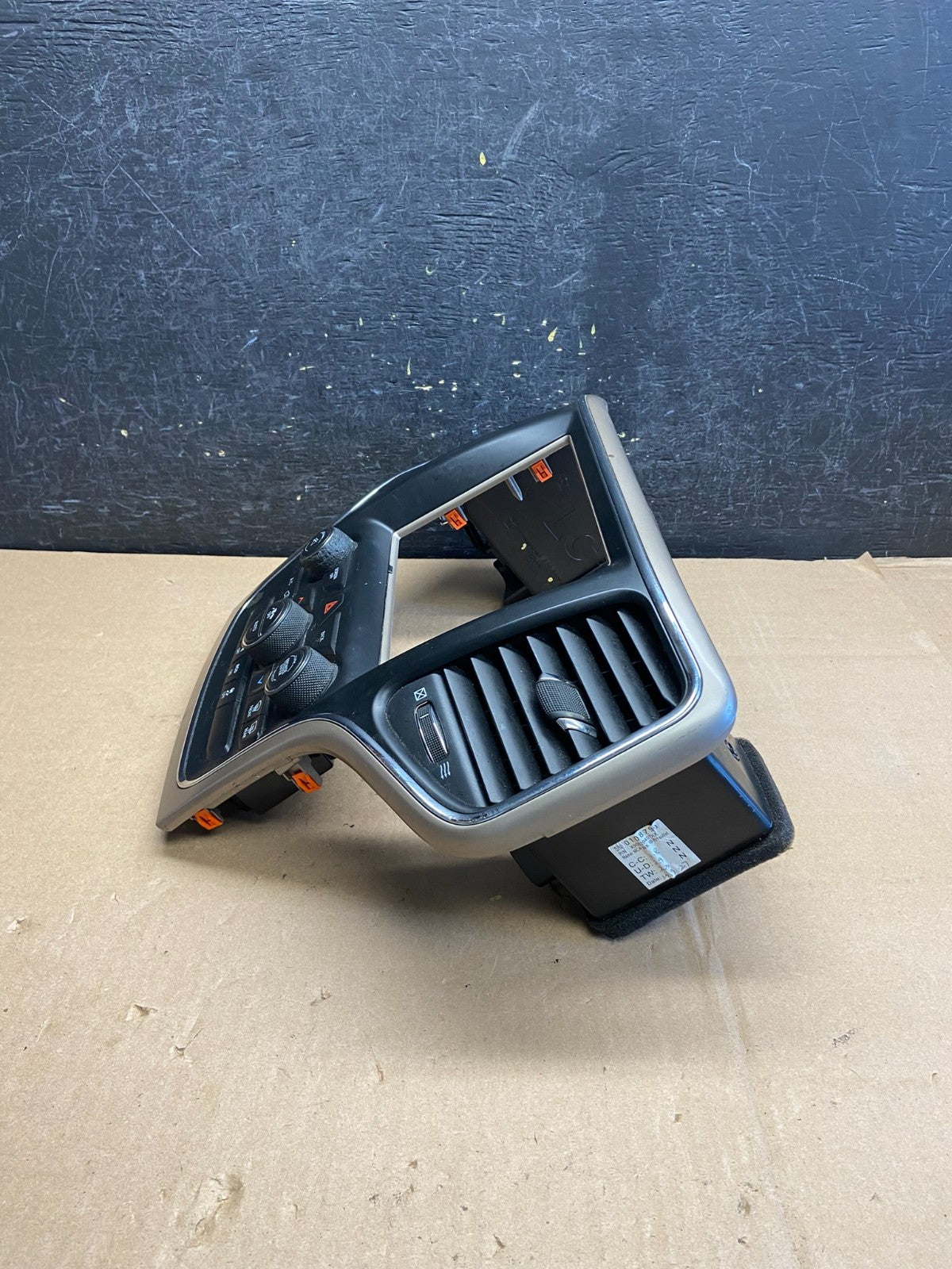 2014-2015 Jeep Grand Cherokee Center Radio Climate Control Bezel Vent AI3220 DG2