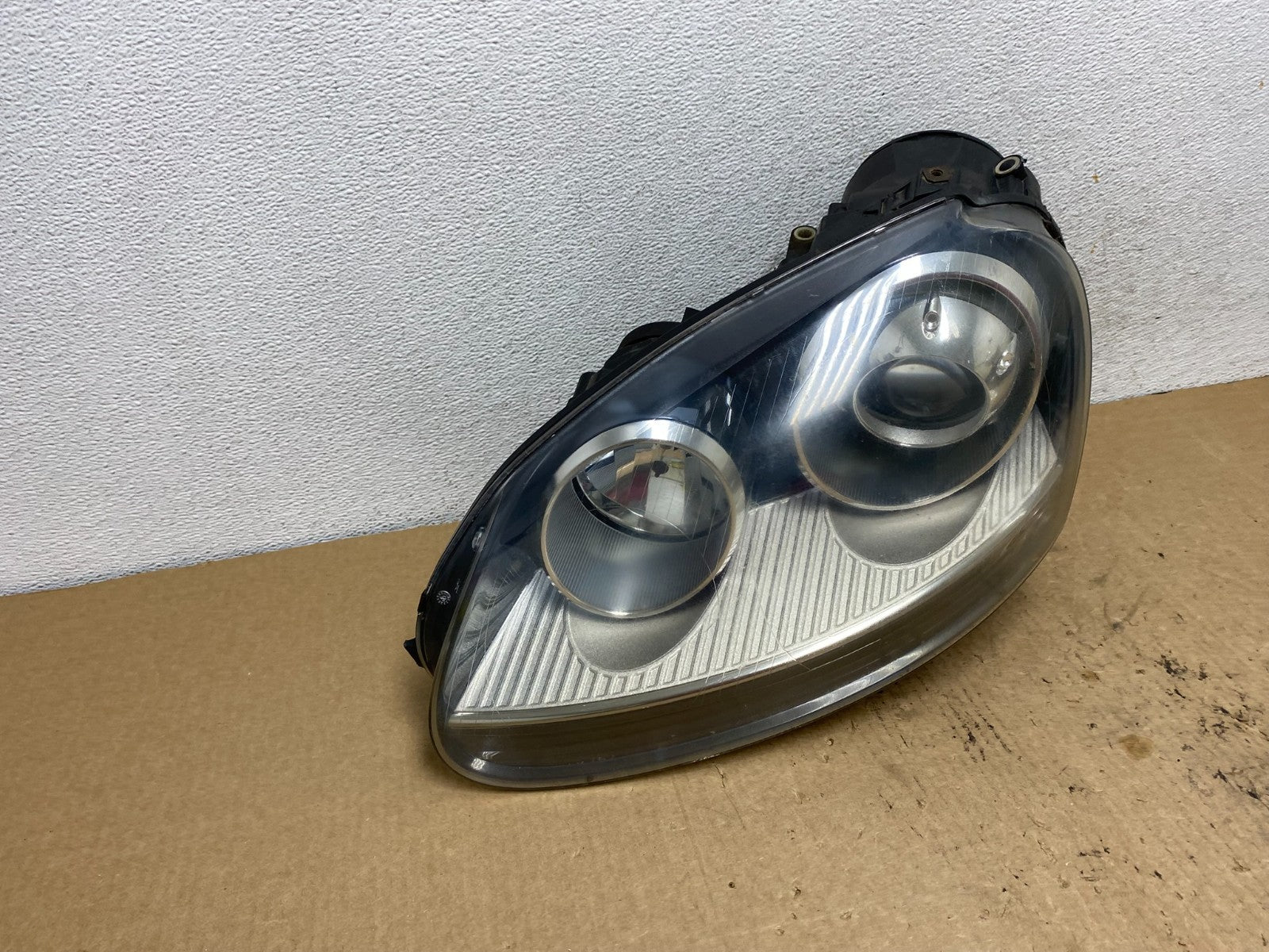 2006 to 2009 Volkswagen Jetta Golf Left Driver HID Xenon Headlight AG2400 DW2