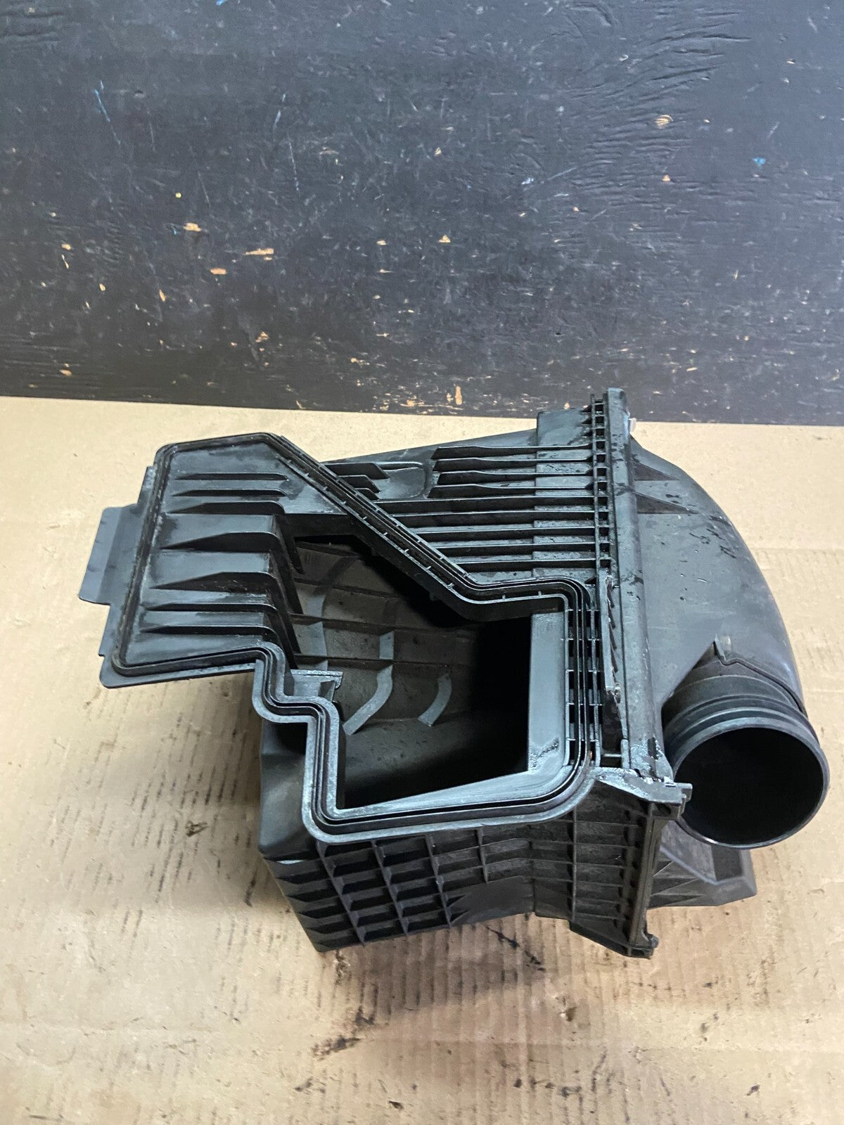 2002 to 2008 BMW 7 E65 E66 750Li 750i Right Side Air Cleaner Intake Box o0594 DG7