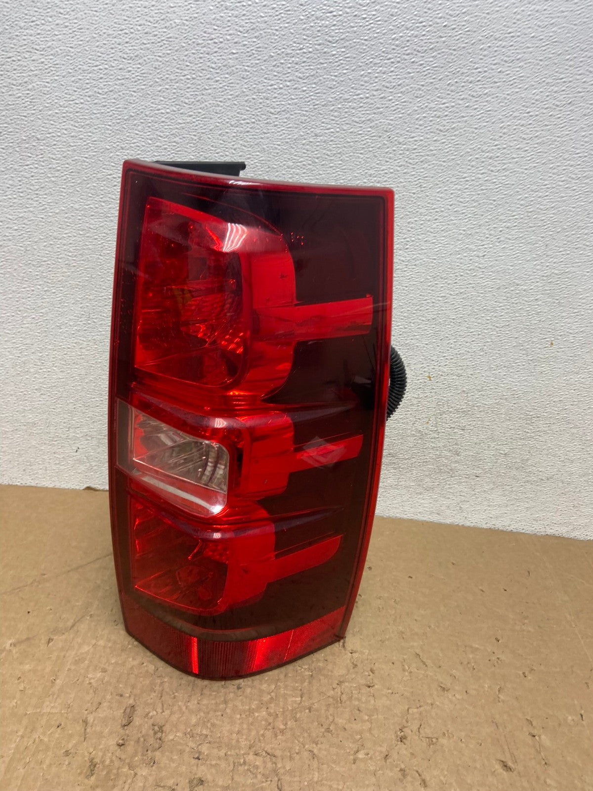 2008-2014 Chevrolet Tahoe Suburban Right Passenger Rh Tail Light AG1401 LK0