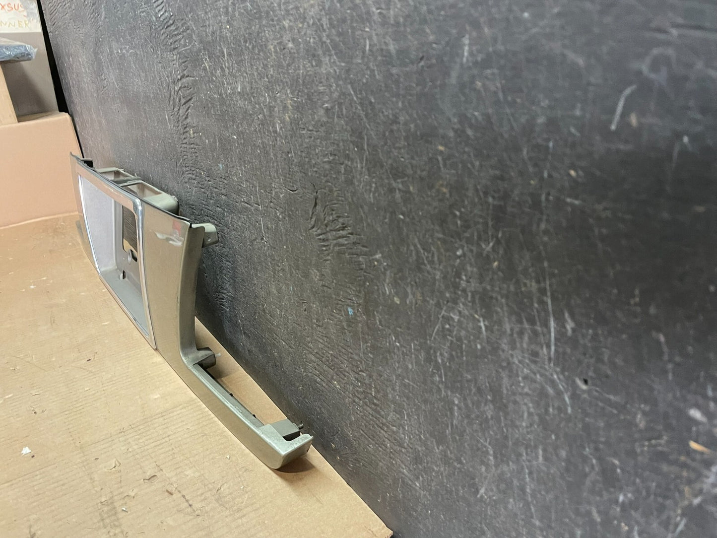 1997 2001 Infiniti Q45 Rear Trunk Garnish License Plate Frame OEM L92101