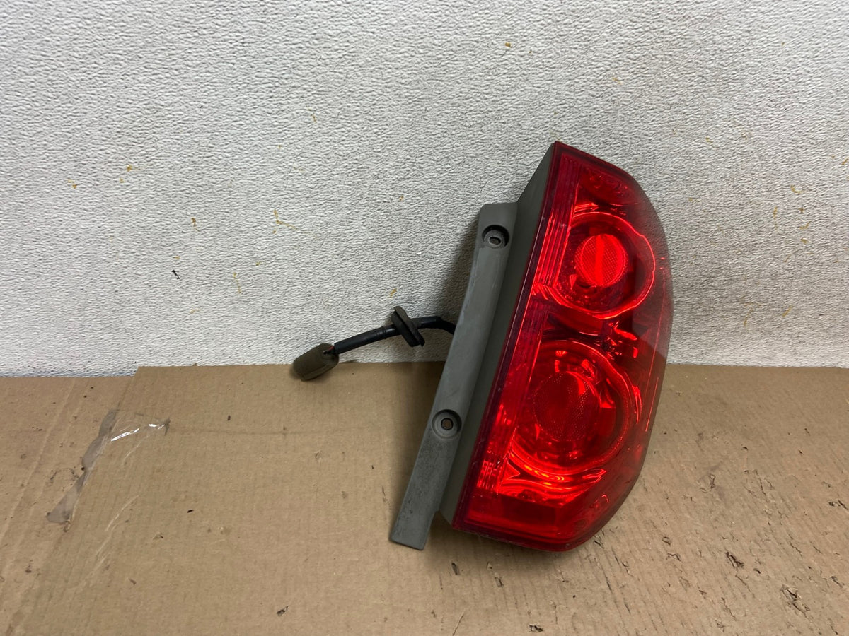 2003 2004 2005 Honda Pilot Right Passenger RH Side Tail Light AH5944 LK1