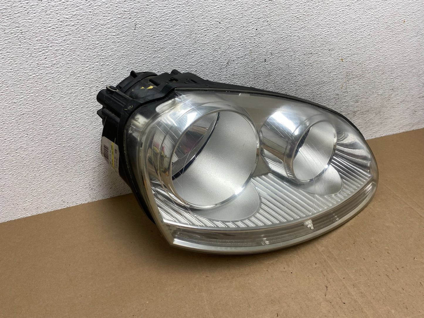 2005 - 2010 Volkswagen Jetta Right Passenger RH Side Headlight Halogen AE4950 DW2