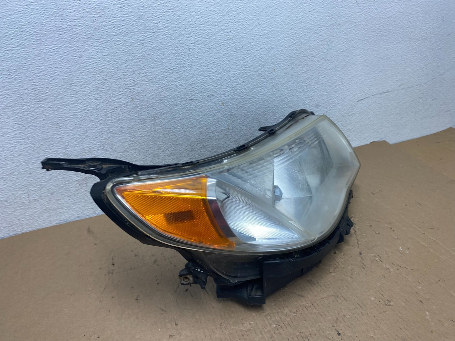 2009 - 2013 Subaru Forester Right Passenger Side Xenon Headlight AD8036 DW2