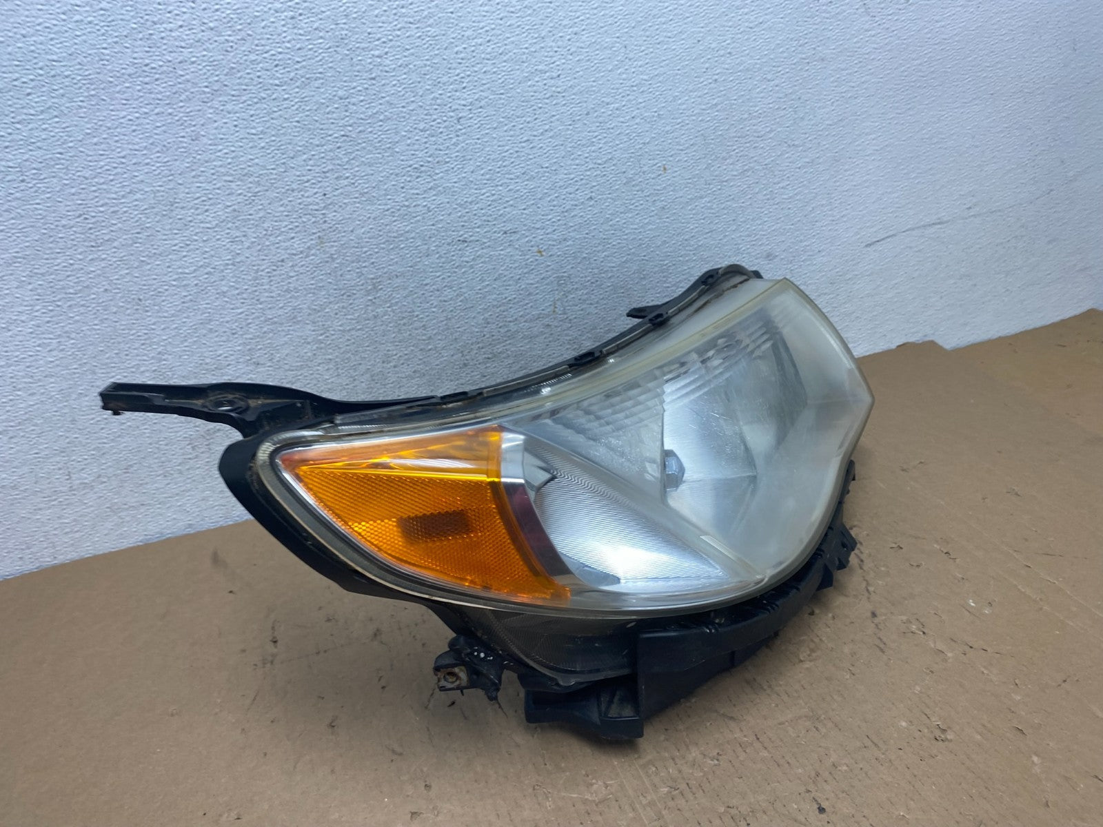 2009 - 2013 Subaru Forester Right Passenger Side Xenon Headlight AD8036 DW2