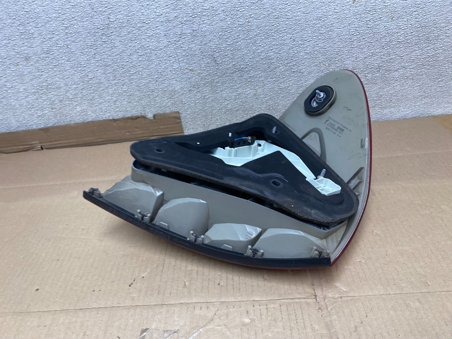 2003 to 2006 Mercedes E E320 E500 Sedan Right Passenger Tail Light U2801 DW5