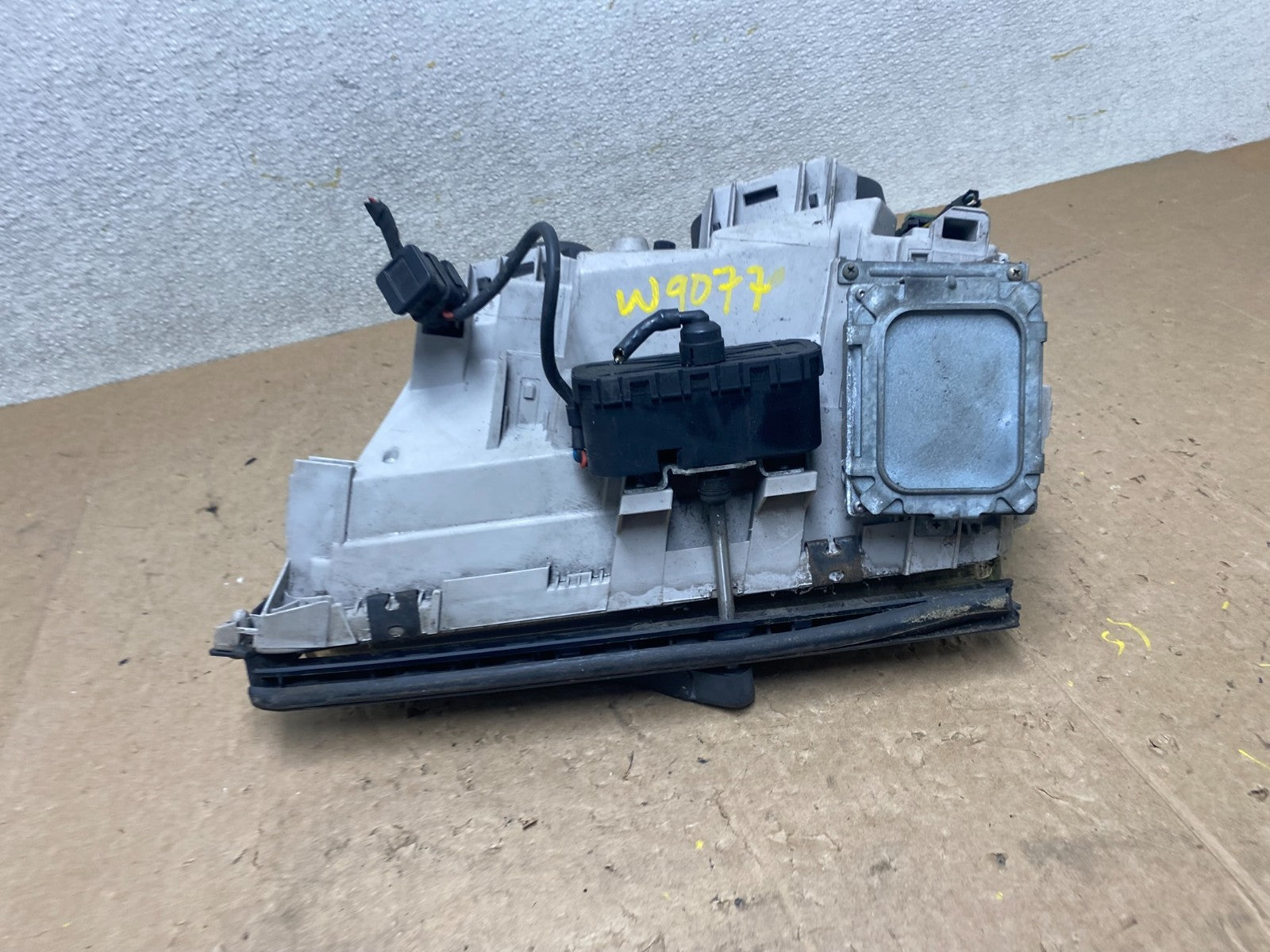 Xenon 1997-1999 Mercedes W140 S320 S500 Right Passenger Side Headlight W9077 DW7