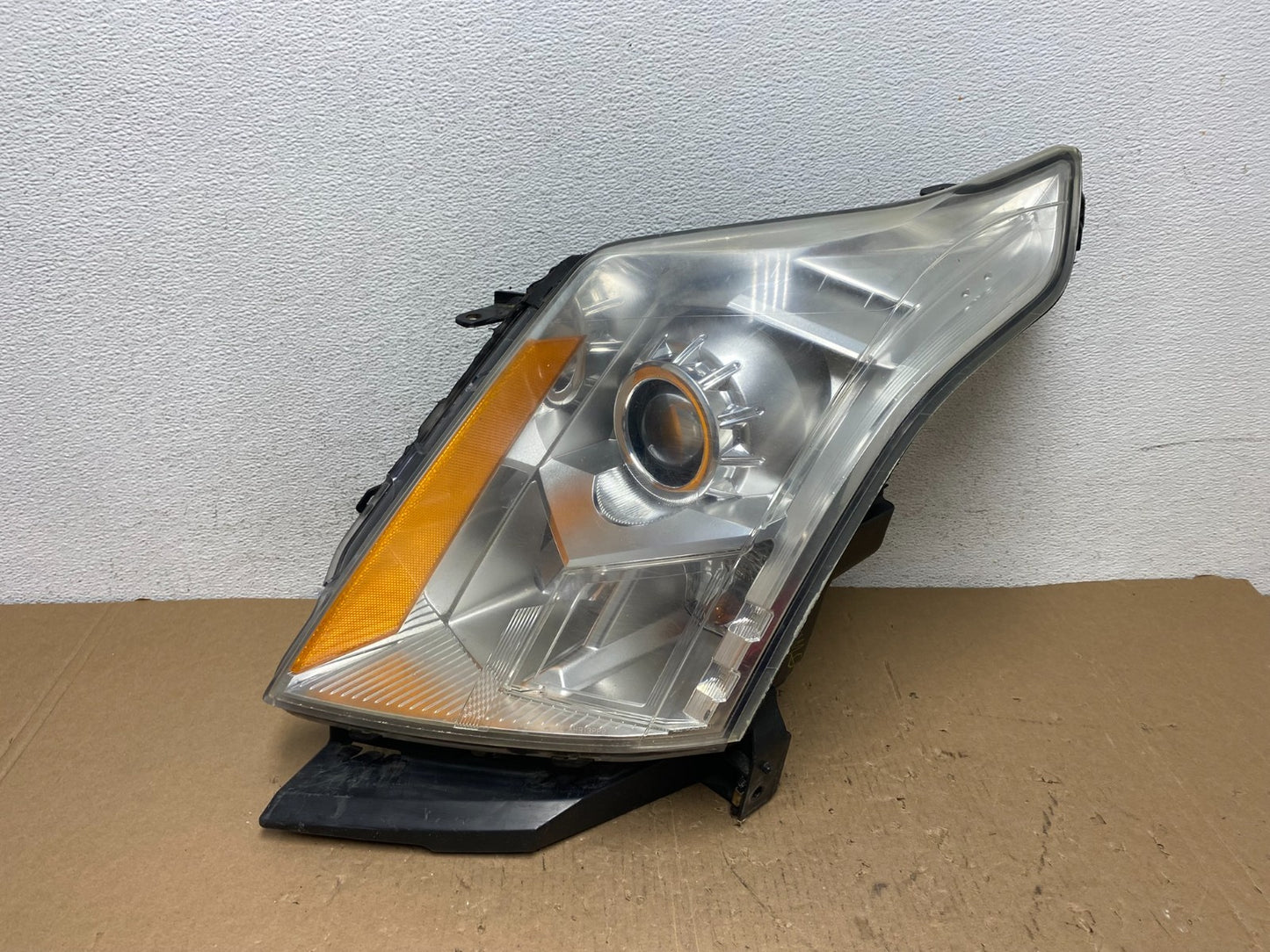 Halogen 2010 to 2016 Cadillac SRX Left Driver LH Side Headlight AD8064 DW0