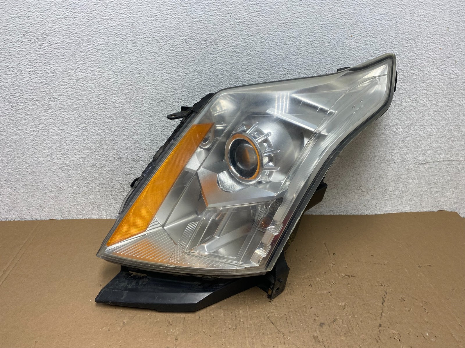 Halogen 2010 to 2016 Cadillac SRX Left Driver LH Side Headlight AD8064 DW0
