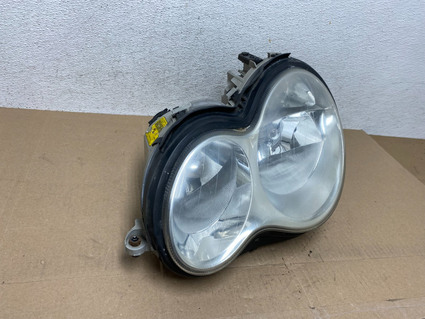 2005 to 2007 Mercedes-Benz C-Class Left Driver LH Side Headlight AE6673 DW2