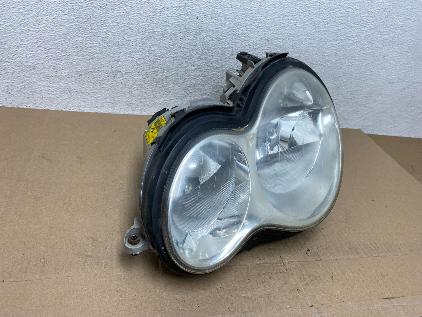 2005 to 2007 Mercedes-Benz C-Class Left Driver LH Side Headlight AE6673 DW2