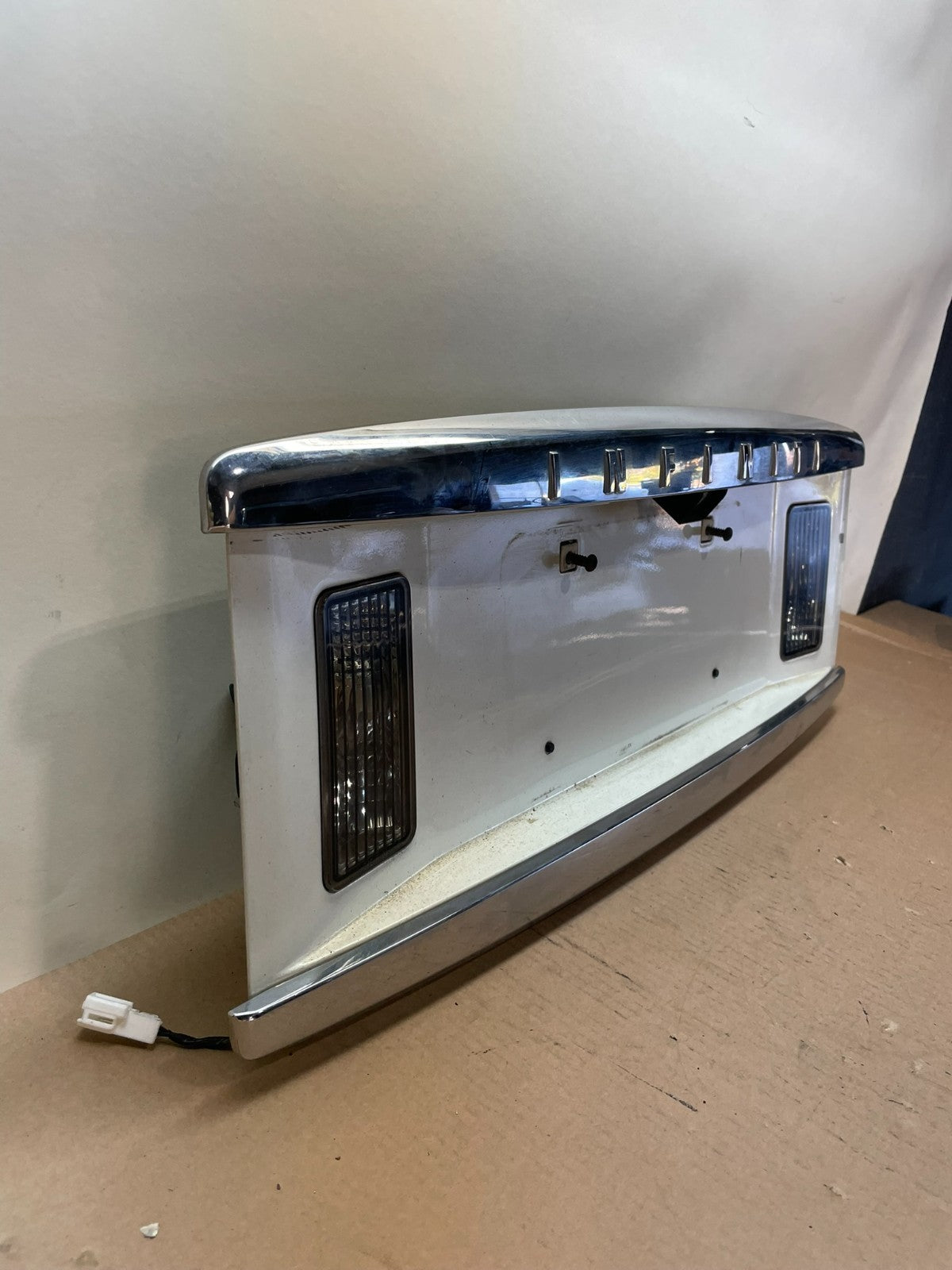 2004 to 2010 Infiniti QX56 License Plate Bracket With Camera AI4190 DG2