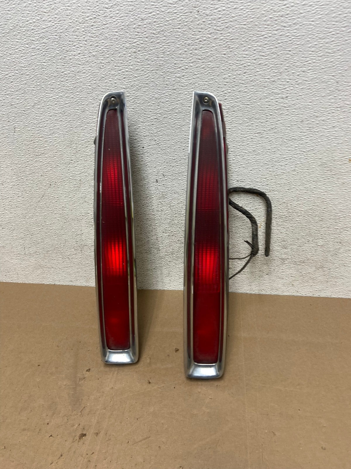 1994 to 1999 Cadillac Deville Left+Right Side Tail lights AE5051 LK0
