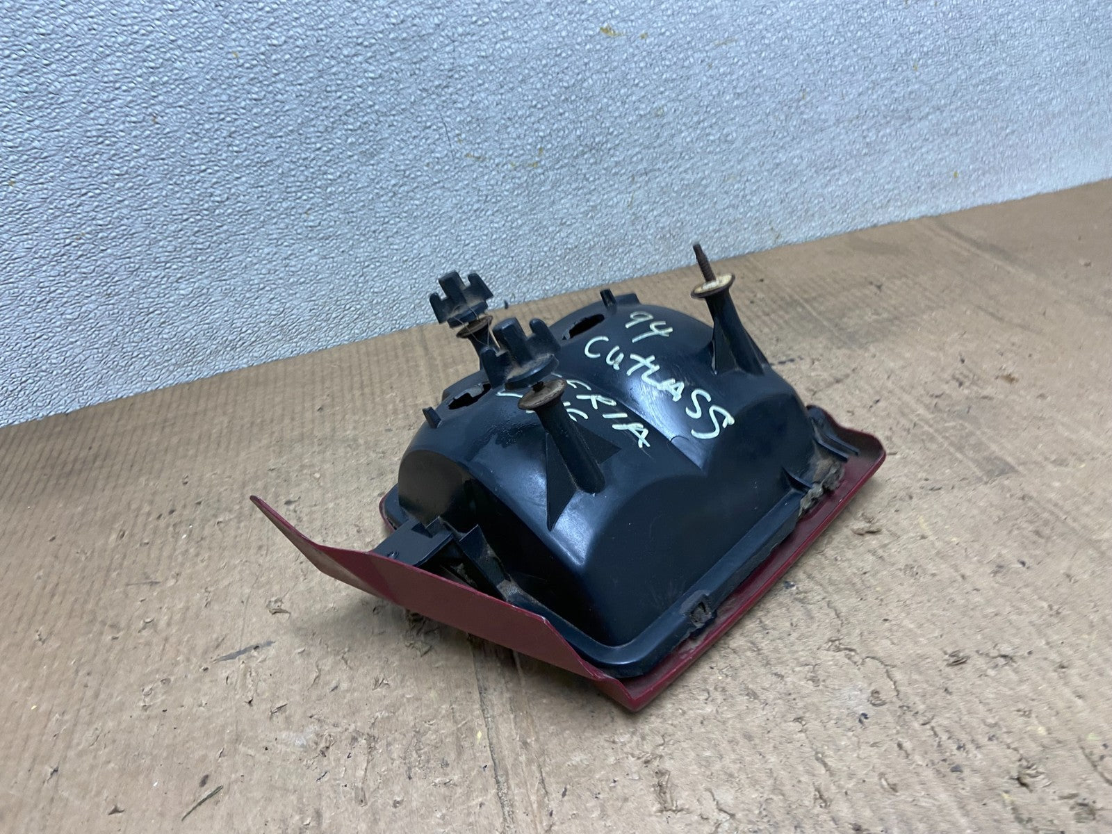 1991-1996 Oldsmobile Cutlass Ciera Left Driver LH Side Tail Light OEM AA8293 DG5