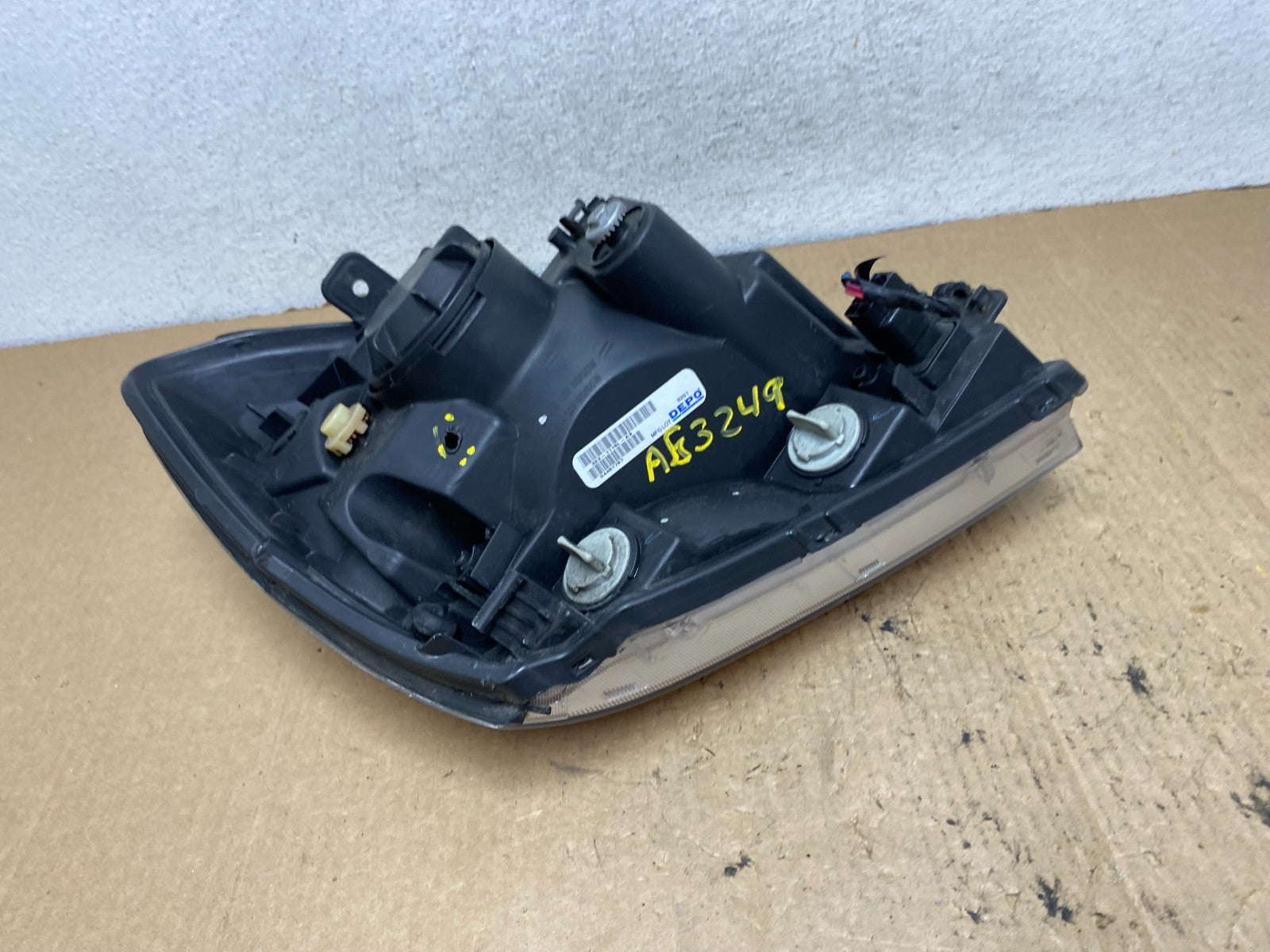 2005 to 2006 Kia Sportage Left Driver LH Halogen Headlight DEPO AG3249 DW6