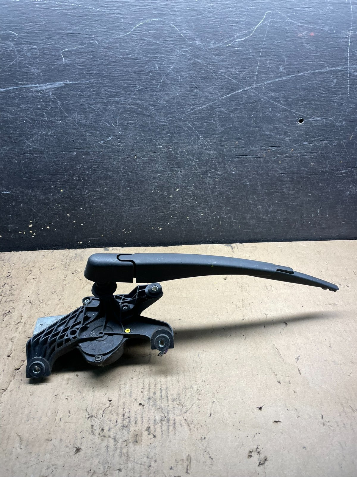 2011 to 2014 Ford Edge Licnoln MKX Rear Windshield Wiper Motor OEM W6853 DG1