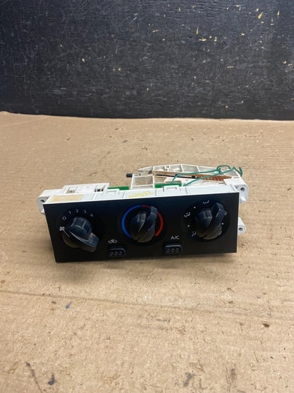 2001 to 2004 Nissan Xterra Frontier Temperature Climate Control A/C ah5328 DG0