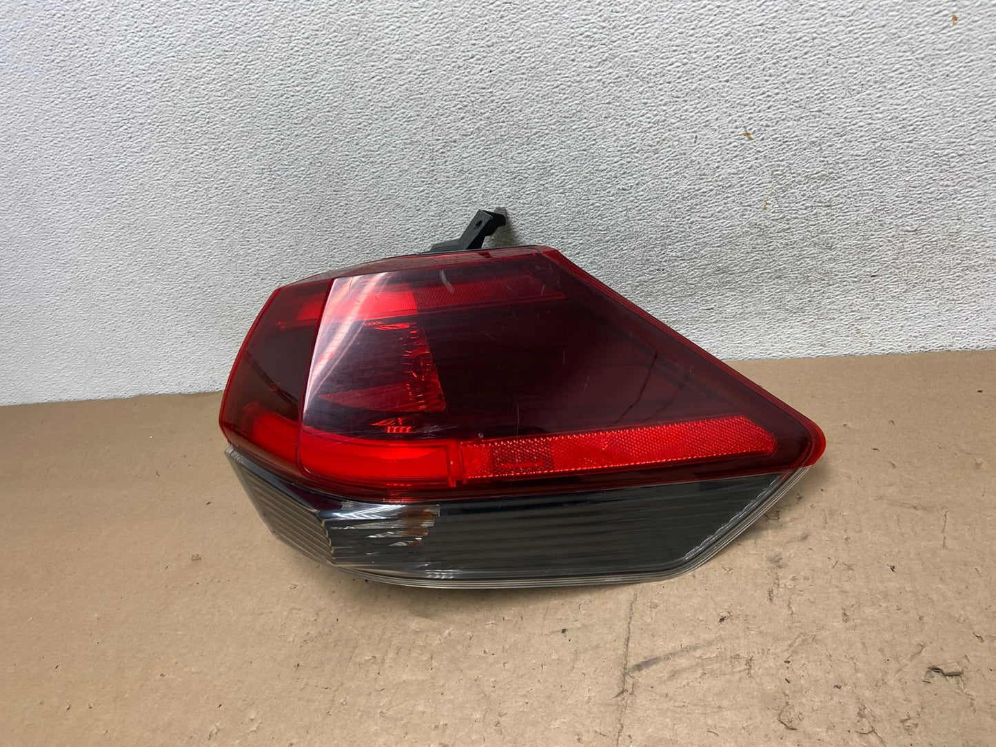 2017 - 2020 Nissan Rogue Outer Right Passenger RH Side Tail Light AG5482 LK1