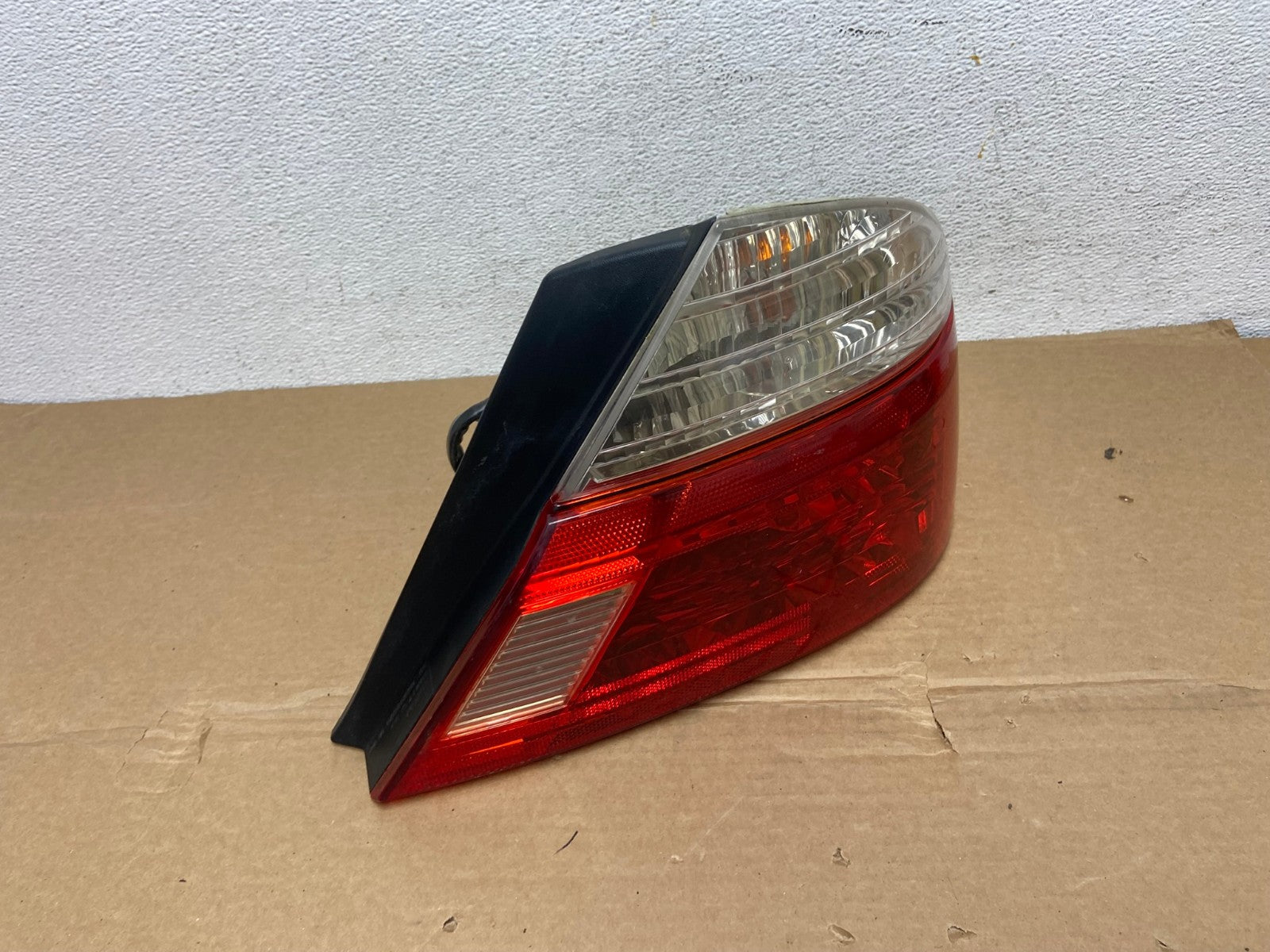 2003 to 2004 Toyota Avalon Right Passenger RH Side Tail Light AD3796 LK2