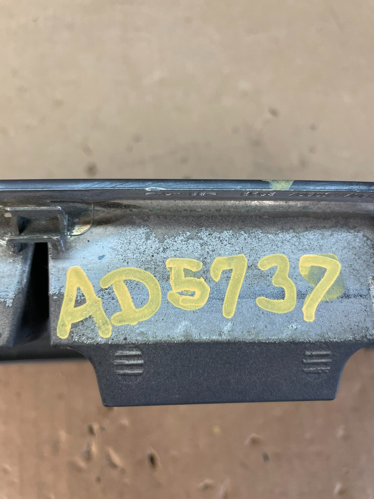 2001 to 2004 Volvo XC70 Front Upper Grill Grille AD5737 DG5