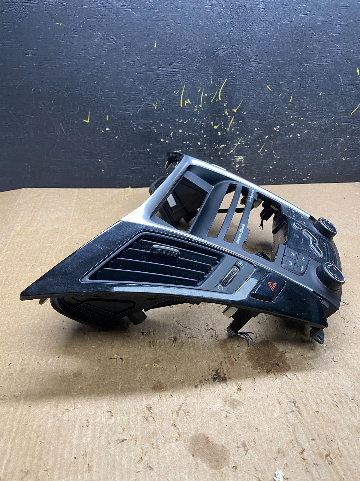 2011 to 2014 Hyundai Sonata Center Radio Climate Control Air Vent Bezel Z4475 DG1