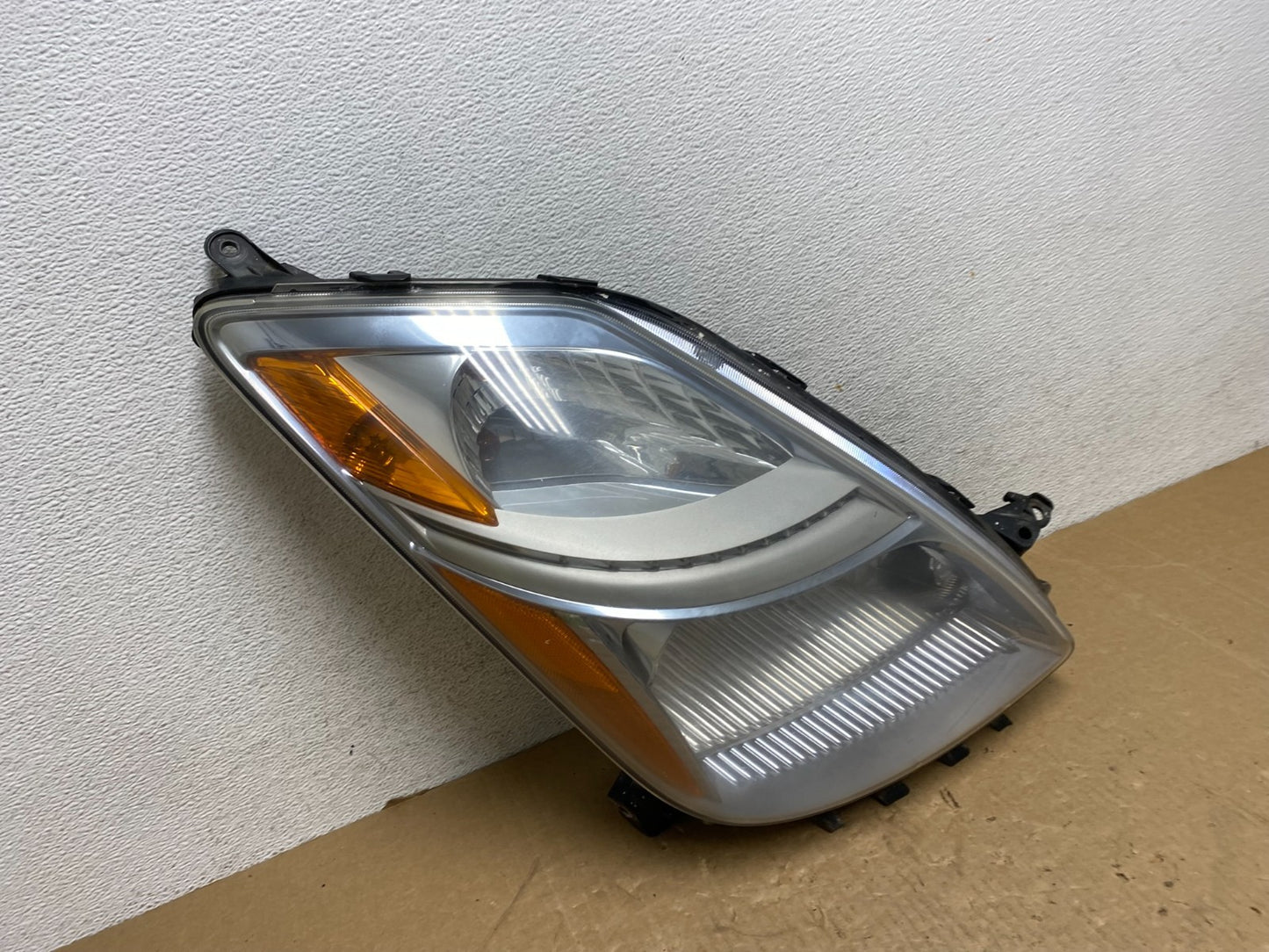 2006 - 2009 Toyota Prius Right Passenger Rh Side Headlight Halogen AG0552 DW2
