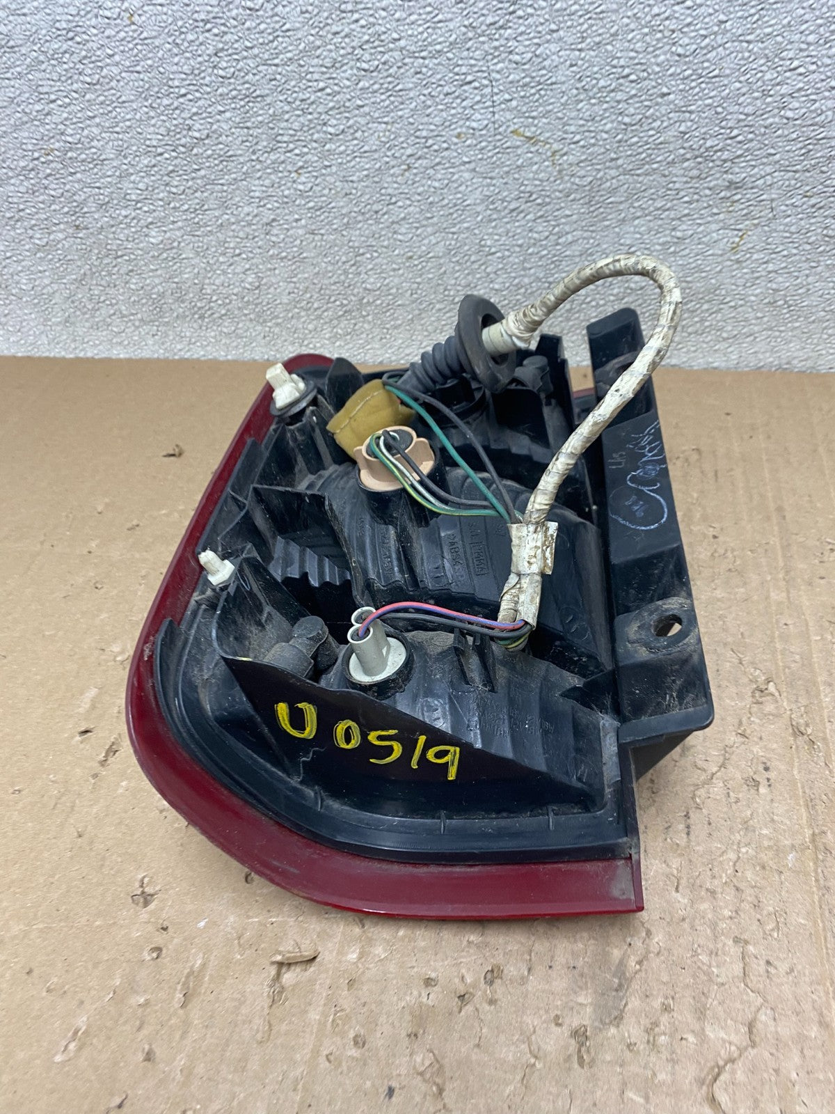 1999 to 2004 Nissan Pathfinder Right Passenger Rh Side Tail light Oem U0519 DW7