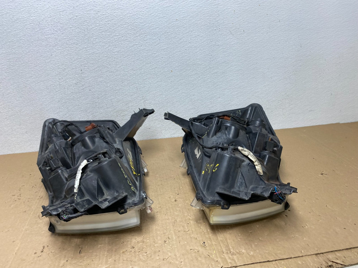 2004 to 2007 Nissan Armada Left+Right Side Set Headlights AC5970 DW12