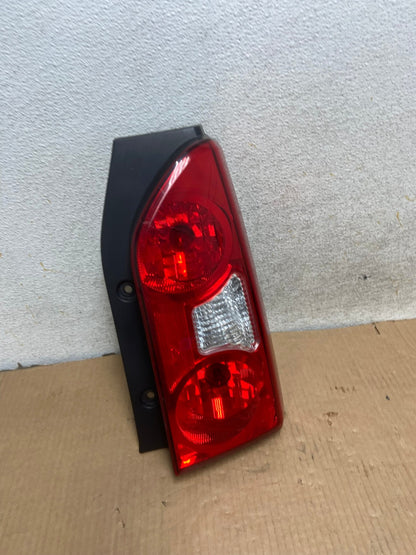 2005 to 2015 Nissan Xterra Right Passenger Rh Side Tail light AI6945 LK2