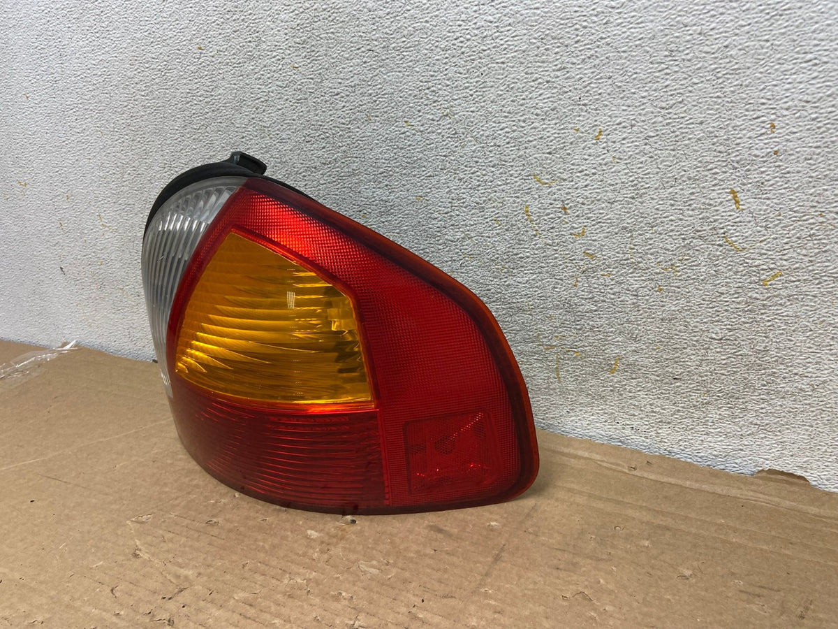 2001 2002 2003 2004 Hyundai Santa Fe Right Passenger Rh Tail Light AH8542 LK2